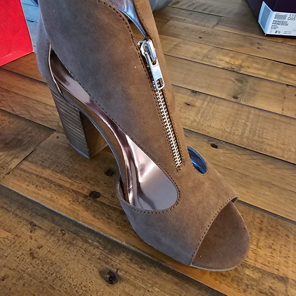 New women's brown open toe sandals with heel size 8